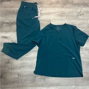 2 sets of figs scrubs XXL TALL